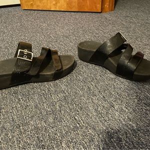 Vionic black molded footbed sandals 8